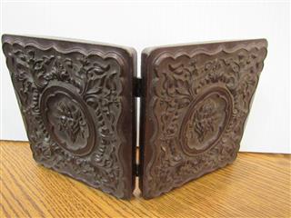 ANTIQUE Twin daguerreotypes in a double gutta percha frame